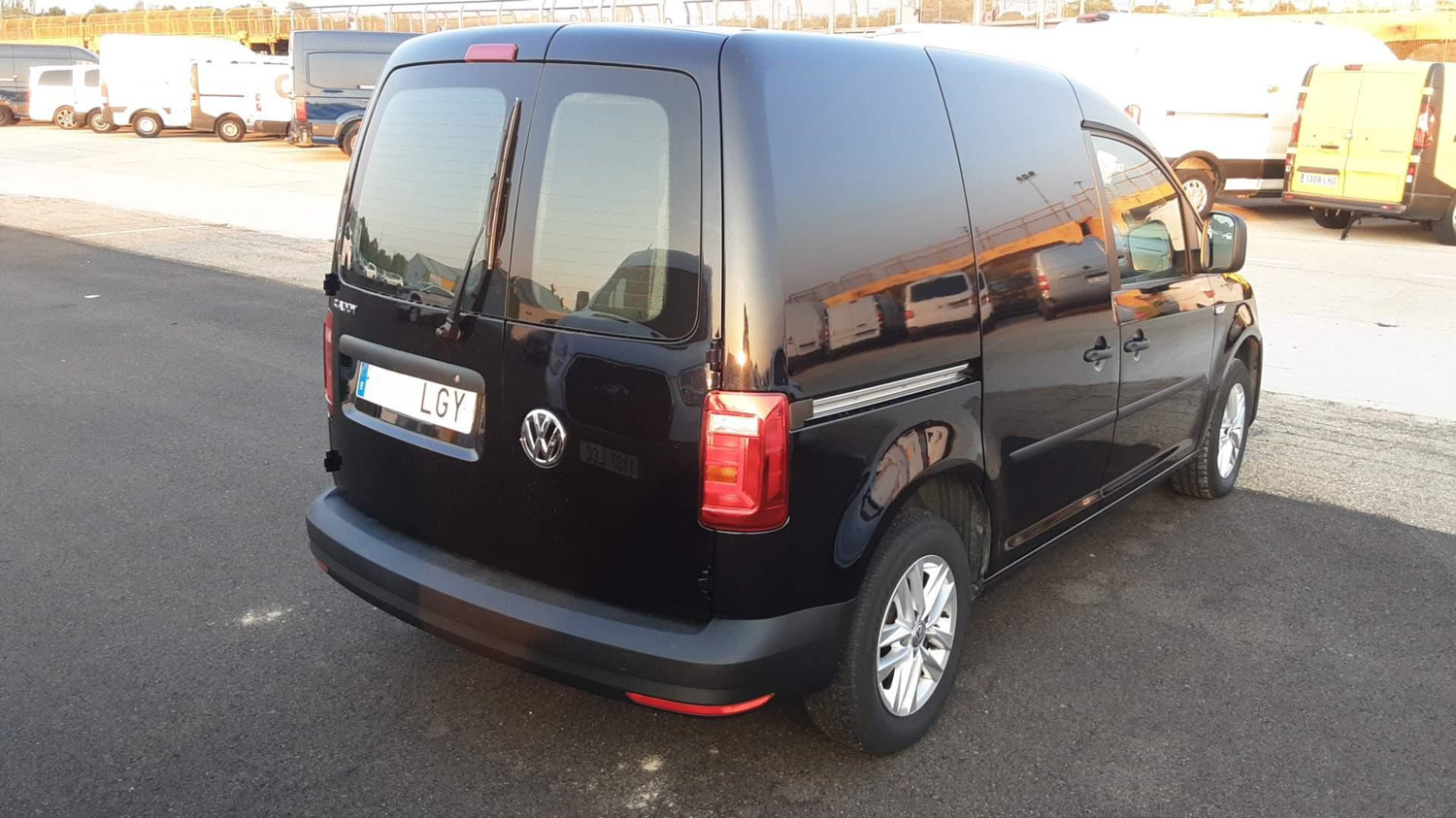 MIDCar coches ocasión Madrid Volkswagen Caddy Profesional 2.0Tdi  BMT 4 Puertas 100Cv