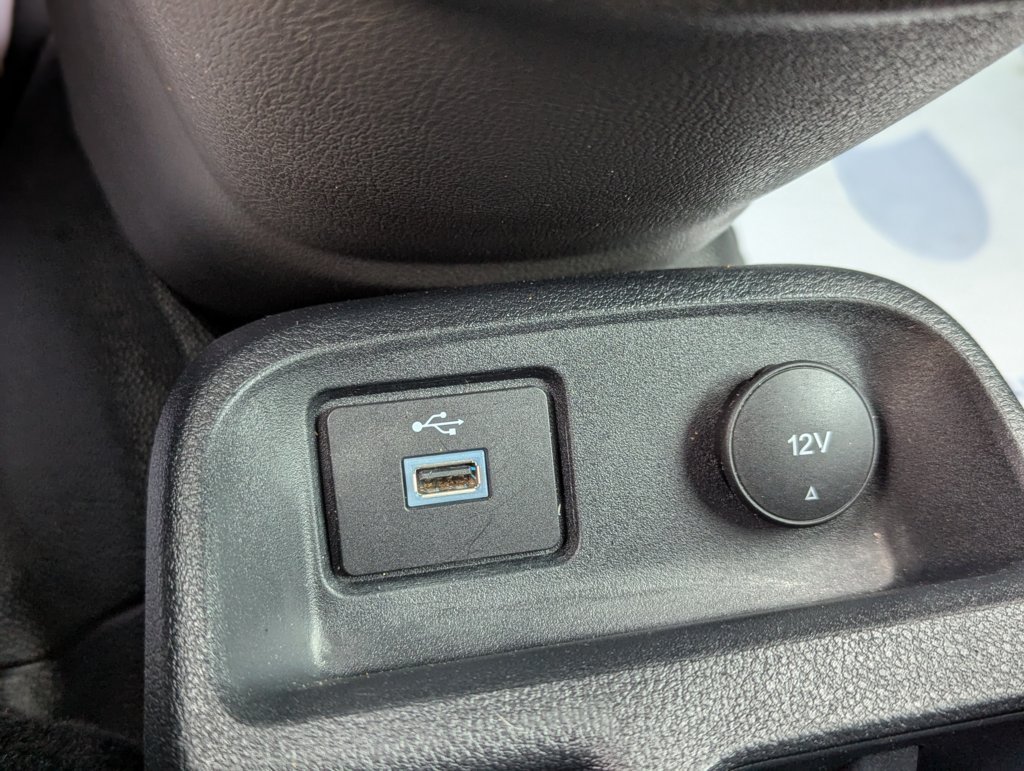 MIDCar coches ocasión Madrid Ford Transit Connect Van 1.5EcoBlue  Trend 210  S&S Trend L2,  6 Vel Etiqueta C IVA y garantía Incl