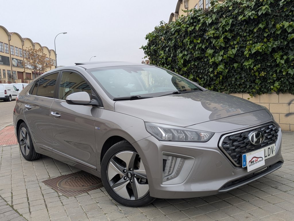 MIDCar coches ocasión Madrid HYUNDAI  iONIQ 1.6 GDI HEV Style DT Hybrido Techo corredizo  (Eléctrico, Gasolina)  Etiqueta Eco