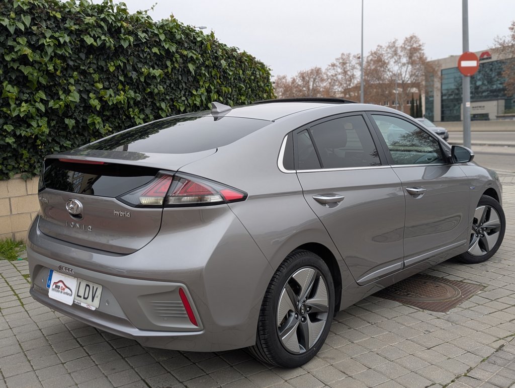 MIDCar coches ocasión Madrid HYUNDAI  iONIQ 1.6 GDI HEV Style DT Hybrido Techo corredizo  (Eléctrico, Gasolina)  Etiqueta Eco