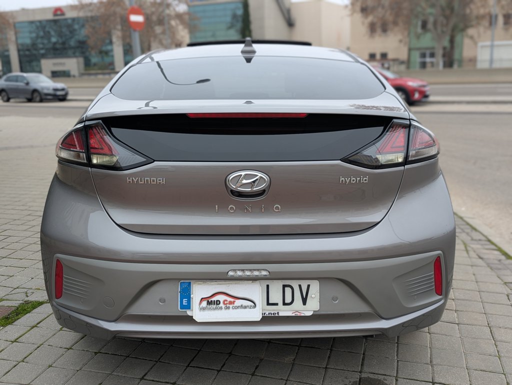 MIDCar coches ocasión Madrid HYUNDAI  iONIQ 1.6 GDI HEV Style DT Hybrido Techo corredizo  (Eléctrico, Gasolina)  Etiqueta Eco