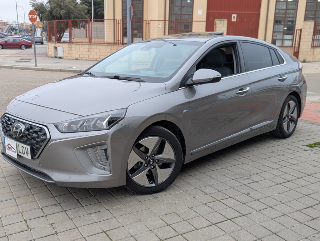 MIDCar coches ocasión Madrid HYUNDAI  iONIQ 1.6 GDI HEV Style DT Hybrido Techo corredizo  (Eléctrico, Gasolina)  Etiqueta Eco