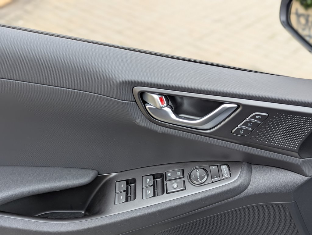 MIDCar coches ocasión Madrid HYUNDAI  iONIQ 1.6 GDI HEV Style DT Hybrido Techo corredizo  (Eléctrico, Gasolina)  Etiqueta Eco