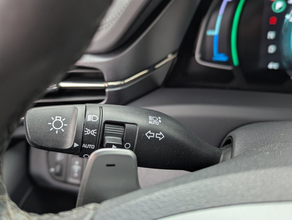 MIDCar coches ocasión Madrid HYUNDAI  iONIQ 1.6 GDI HEV Style DT Hybrido Techo corredizo  (Eléctrico, Gasolina)  Etiqueta Eco