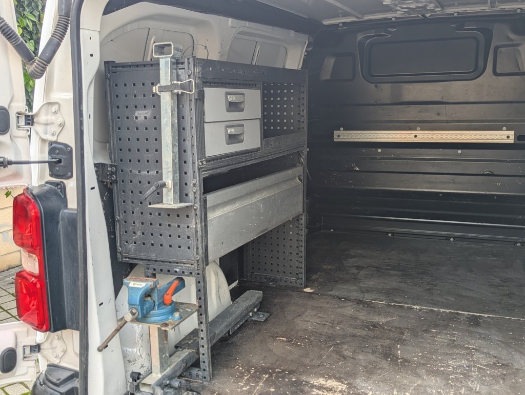 MIDCar coches ocasión Madrid Peugeot Expert 2.0BlueHdi Talla M 120Cv  Furgon Etiqueta C IVA Incl Nacional Informe carfax