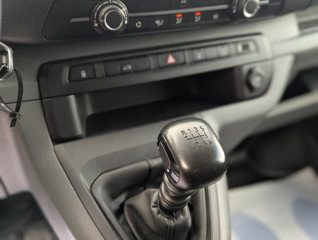 MIDCar coches ocasión Madrid Peugeot Expert 2.0BlueHdi Talla M 120Cv  Furgon Etiqueta C IVA Incl Nacional Informe carfax