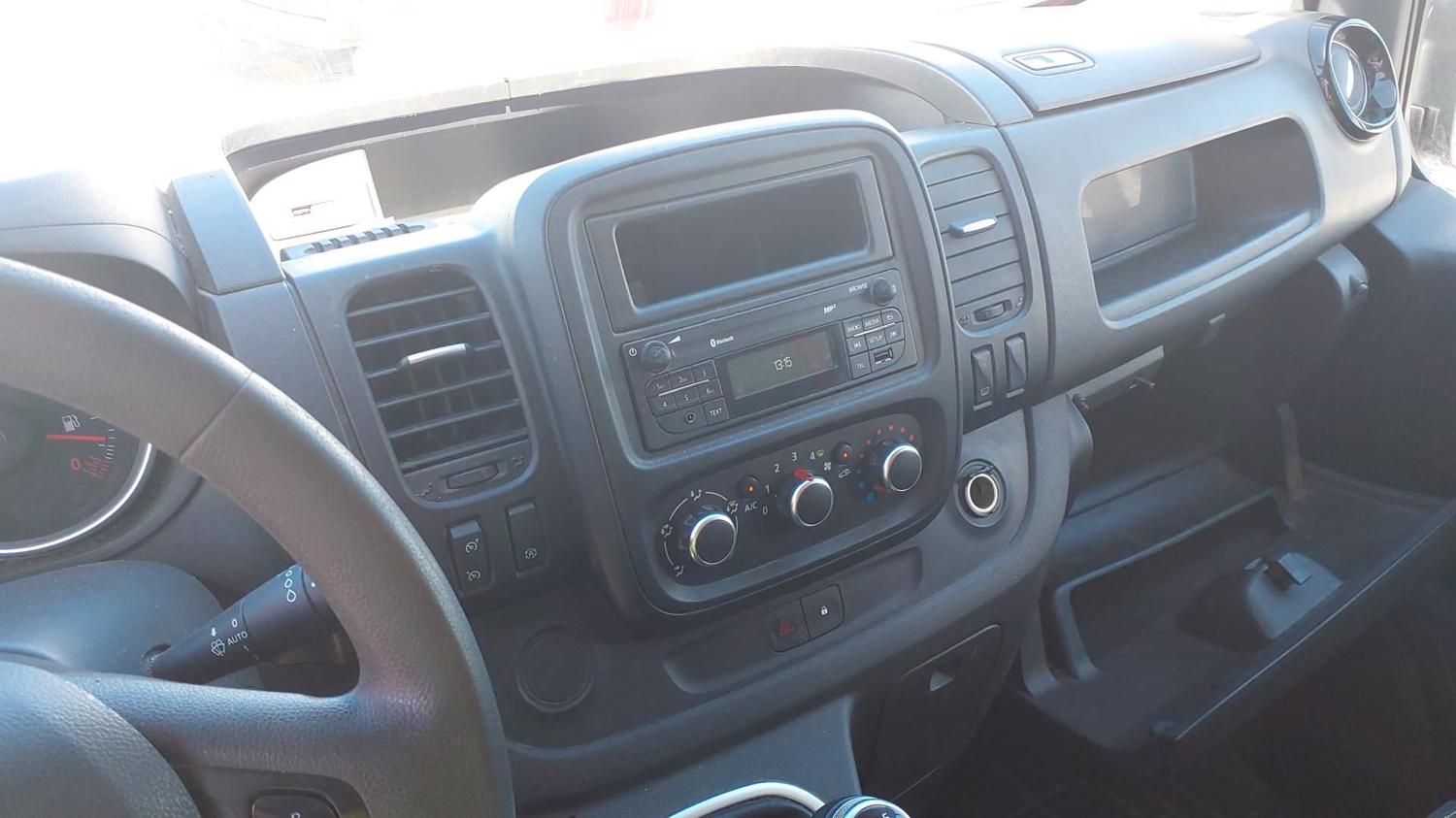 MIDCar coches ocasión Madrid Renault Trafic Furgón 27 L1H1 Energy 2.0BluedCi 120Cv Etiqueta C IVA y Garantía Incl Nacional