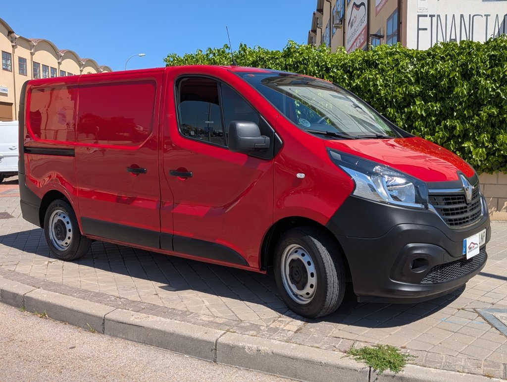 MIDCar coches ocasión Madrid Renault Trafic Furgón 27 L1H1 Energy 2.0BluedCi 120Cv Etiqueta C IVA y Garantía Incl Nacional