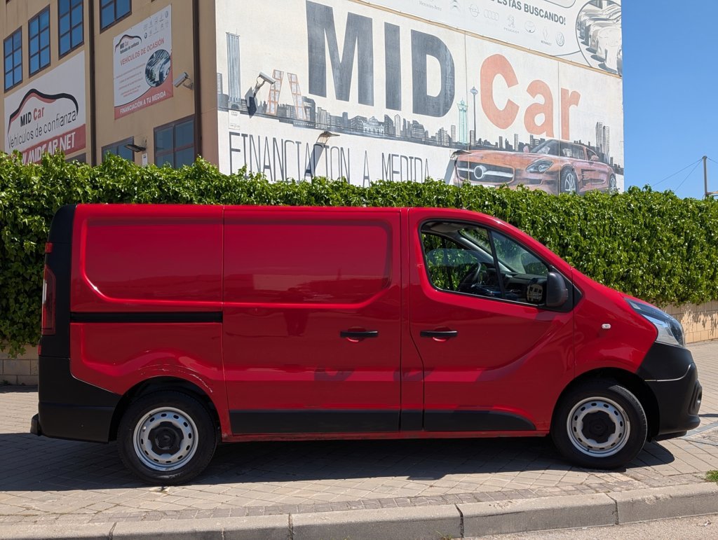 MIDCar coches ocasión Madrid Renault Trafic Furgón 27 L1H1 Energy 2.0BluedCi 120Cv Etiqueta C IVA y Garantía Incl Nacional