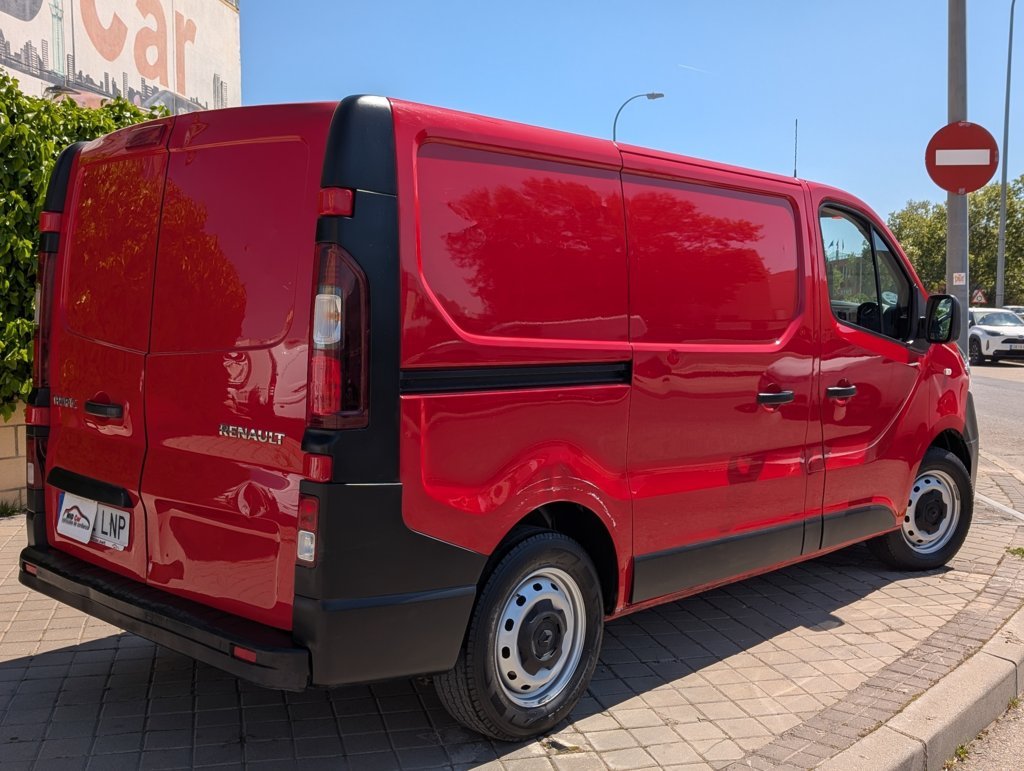 MIDCar coches ocasión Madrid Renault Trafic Furgón 27 L1H1 Energy 2.0BluedCi 120Cv Etiqueta C IVA y Garantía Incl Nacional