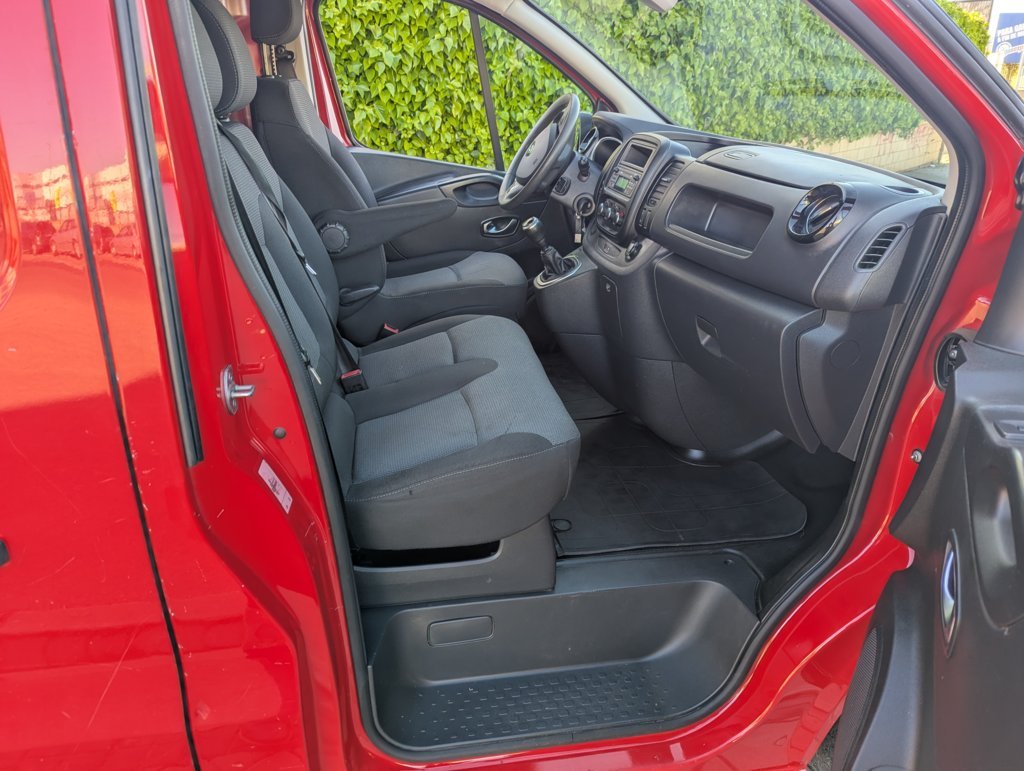 MIDCar coches ocasión Madrid Renault Trafic Furgón 27 L1H1 Energy 2.0BluedCi 120Cv Etiqueta C IVA y Garantía Incl Nacional