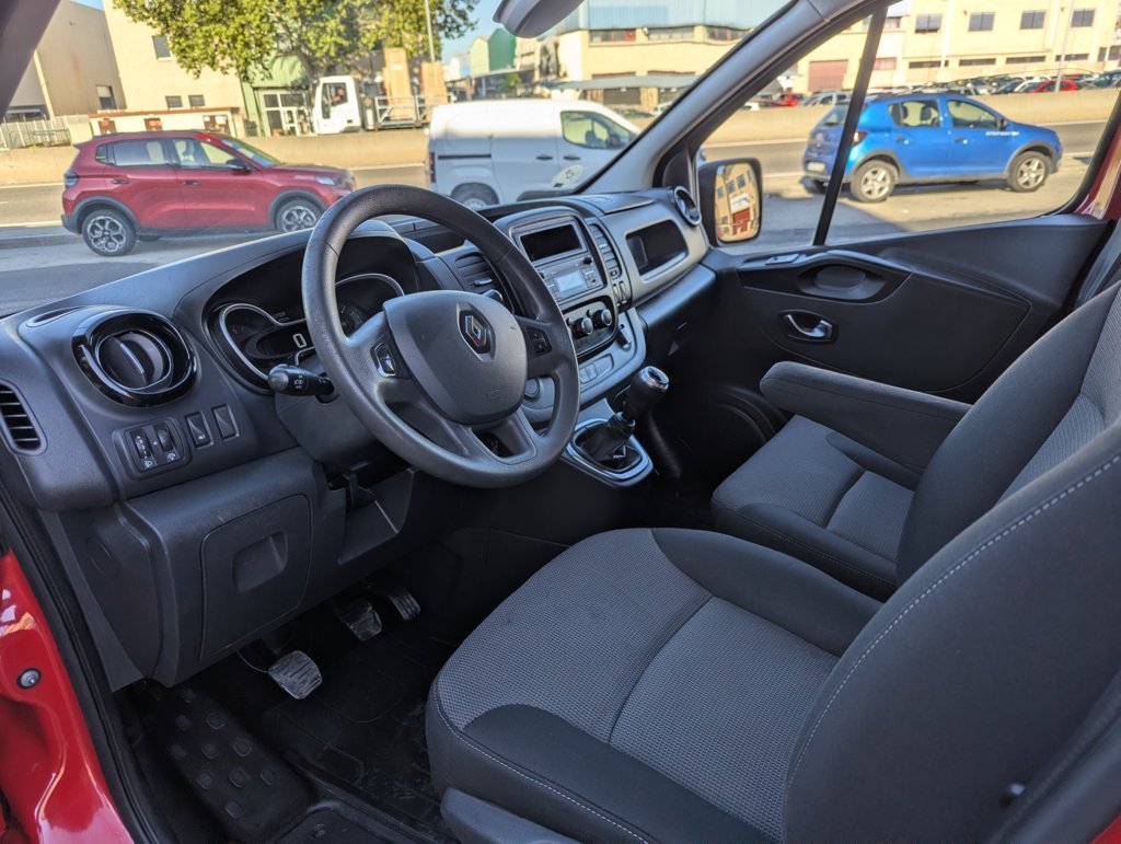 MIDCar coches ocasión Madrid Renault Trafic Furgón 27 L1H1 Energy 2.0BluedCi 120Cv Etiqueta C IVA y Garantía Incl Nacional