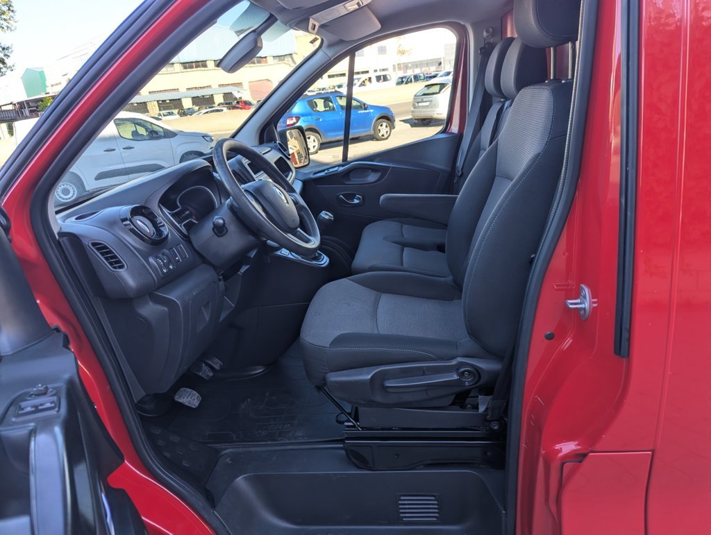 MIDCar coches ocasión Madrid Renault Trafic Furgón 27 L1H1 Energy 2.0BluedCi 120Cv Etiqueta C IVA y Garantía Incl Nacional