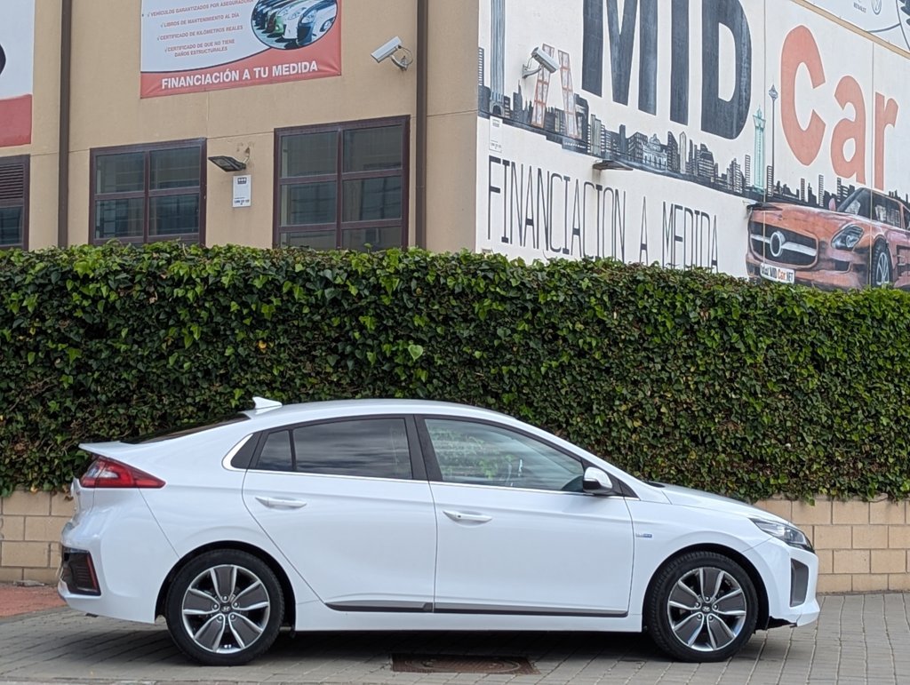 MIDCar coches ocasión Madrid HYUNDAI  iONIQ 1.6 GDI HEV Tecno DCT Hybrid Etiqueta ECO Nacional 1Dueño