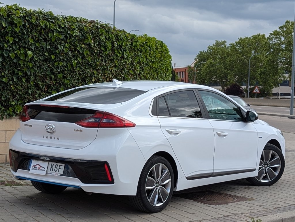 MIDCar coches ocasión Madrid HYUNDAI  iONIQ 1.6 GDI HEV Tecno DCT Hybrid Etiqueta ECO Nacional 1Dueño