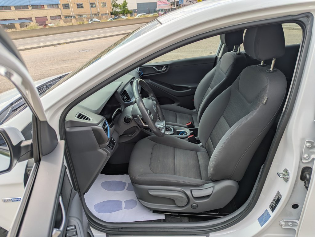 MIDCar coches ocasión Madrid HYUNDAI  iONIQ 1.6 GDI HEV Tecno DCT Hybrid Etiqueta ECO Nacional 1Dueño