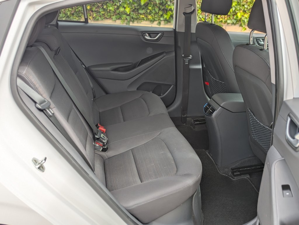 MIDCar coches ocasión Madrid HYUNDAI  iONIQ 1.6 GDI HEV Tecno DCT Hybrid Etiqueta ECO Nacional 1Dueño