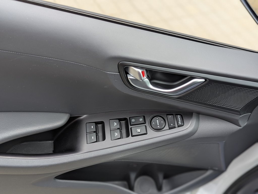 MIDCar coches ocasión Madrid HYUNDAI  iONIQ 1.6 GDI HEV Tecno DCT Hybrid Etiqueta ECO Nacional 1Dueño