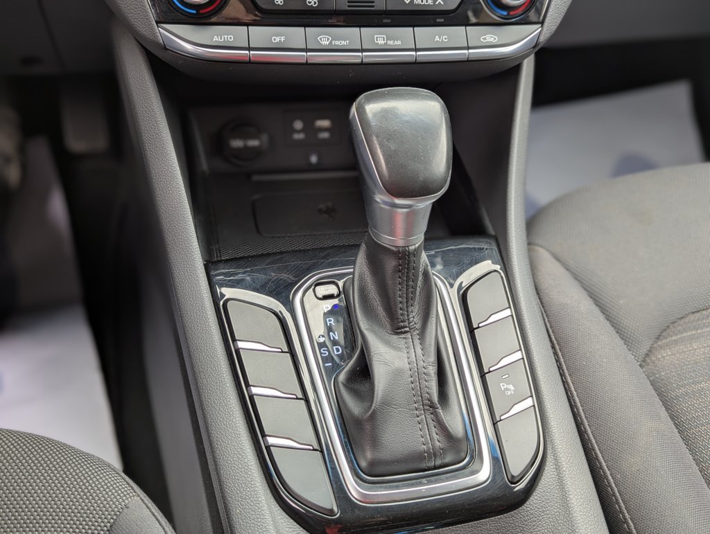 MIDCar coches ocasión Madrid HYUNDAI  iONIQ 1.6 GDI HEV Tecno DCT Hybrid Etiqueta ECO Nacional 1Dueño