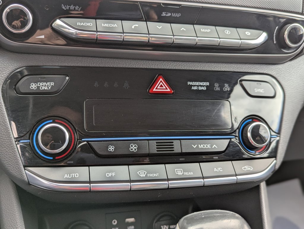 MIDCar coches ocasión Madrid HYUNDAI  iONIQ 1.6 GDI HEV Tecno DCT Hybrid Etiqueta ECO Nacional 1Dueño