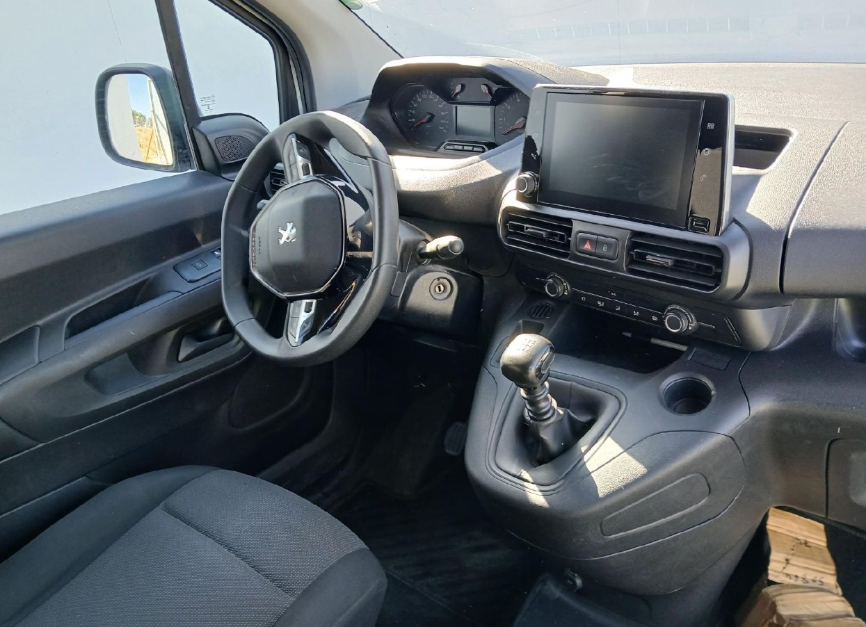 MIDCar coches ocasión Madrid Peugeot Partner L2 1.5BlueHdi Premium Long IVA y Garantía Inc Nacional
