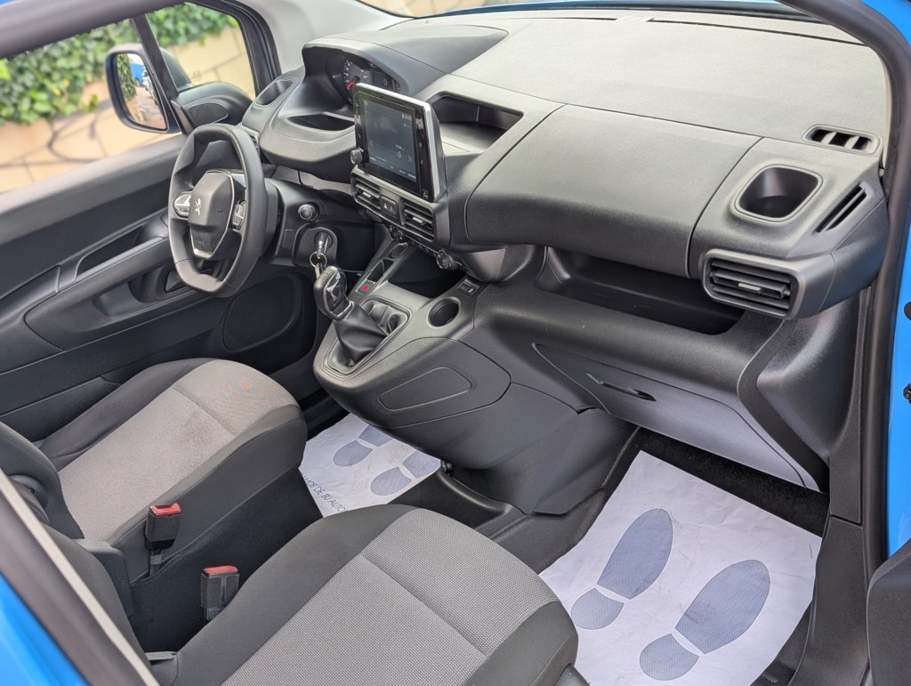 MIDCar coches ocasión Madrid Peugeot Partner Premium 1.6 BlueHDi Pantalla Freno eléctrico Etiqueta C IVA y Garantía Inc