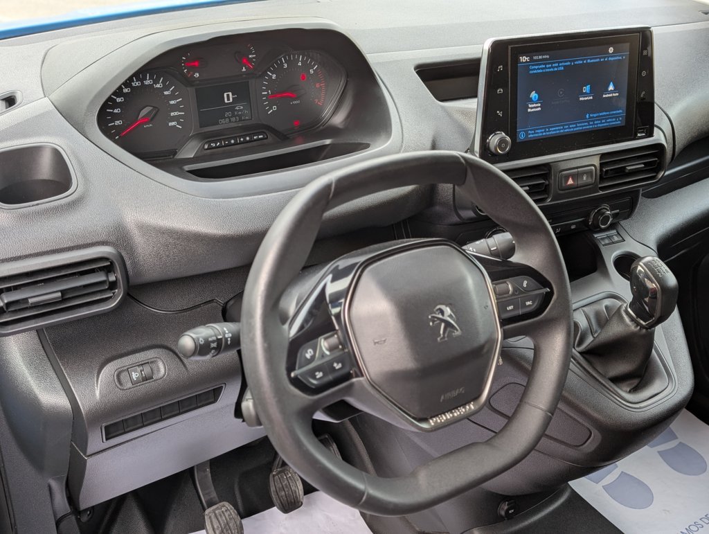 MIDCar coches ocasión Madrid Peugeot Partner Premium 1.6 BlueHDi Pantalla Freno eléctrico Etiqueta C IVA y Garantía Inc