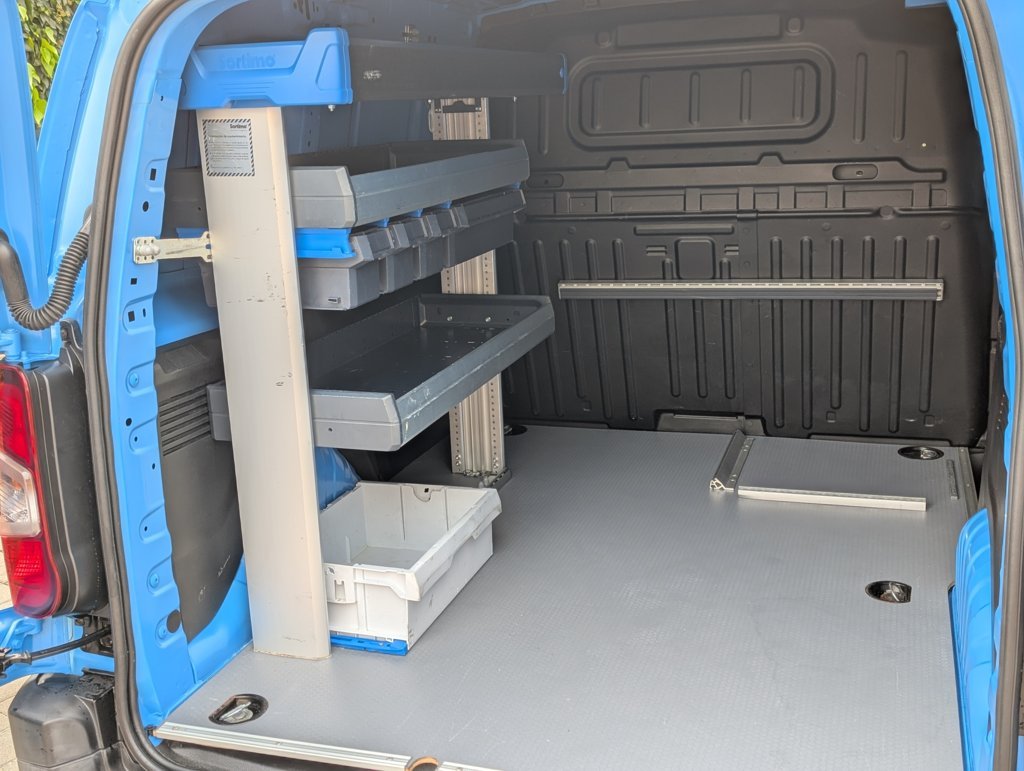 MIDCar coches ocasión Madrid Peugeot Partner Premium 1.6 BlueHDi Pantalla Freno eléctrico Etiqueta C IVA y Garantía Inc