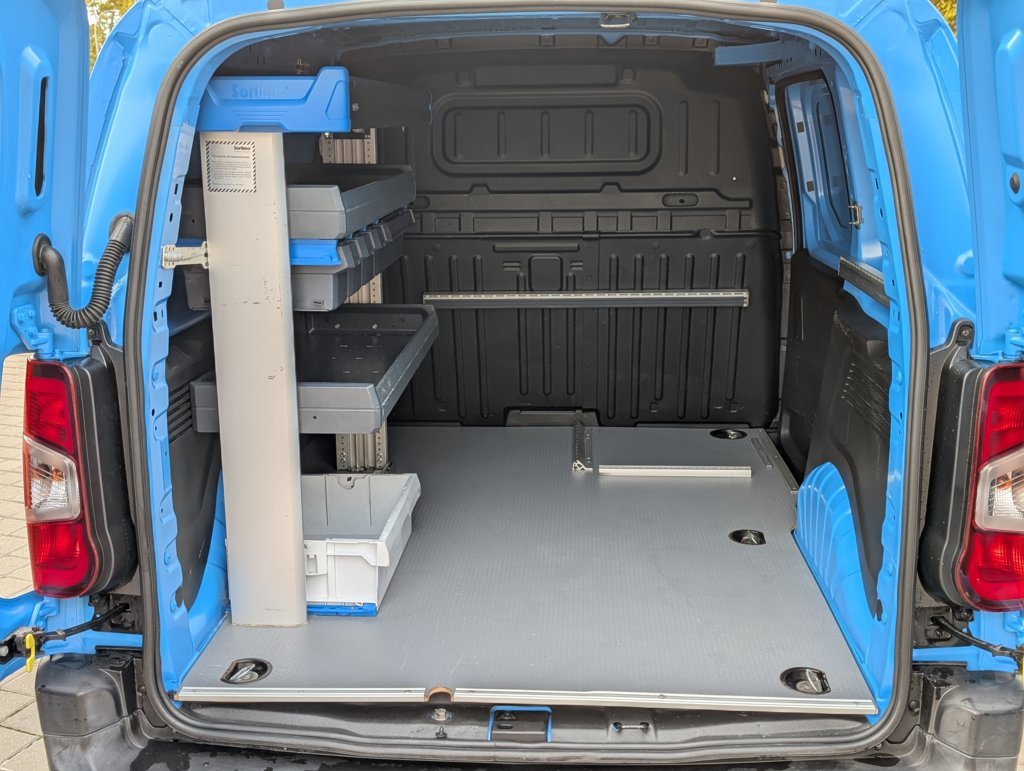 MIDCar coches ocasión Madrid Peugeot Partner Premium 1.6 BlueHDi Pantalla Freno eléctrico Etiqueta C IVA y Garantía Inc