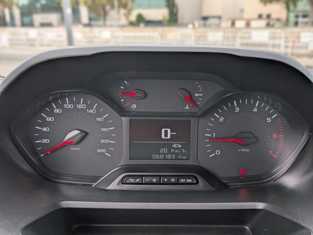 MIDCar coches ocasión Madrid Peugeot Partner Premium 1.6 BlueHDi Pantalla Freno eléctrico Etiqueta C IVA y Garantía Inc