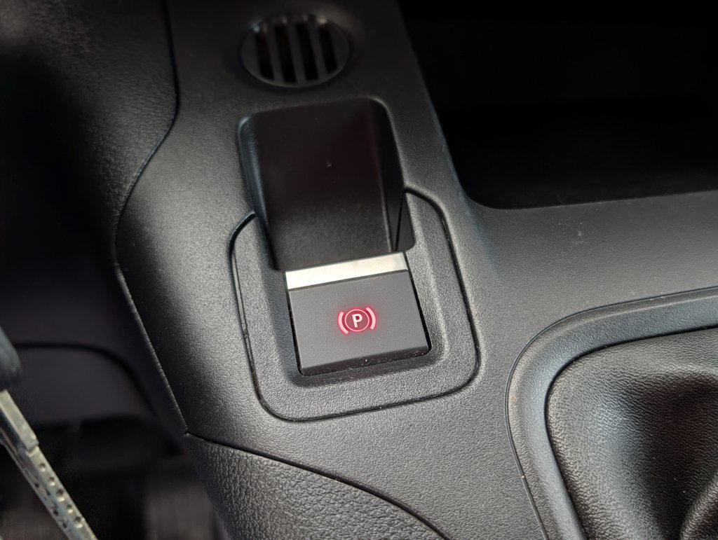 MIDCar coches ocasión Madrid Peugeot Partner Premium 1.6 BlueHDi Pantalla Freno eléctrico Etiqueta C IVA y Garantía Inc