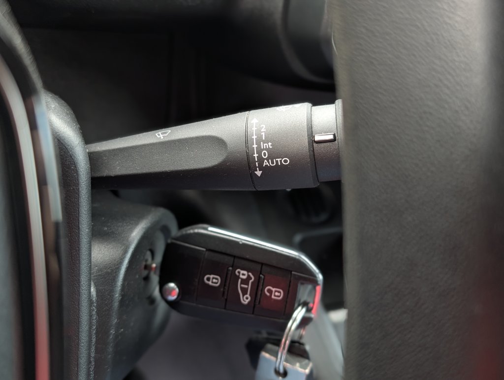 MIDCar coches ocasión Madrid Peugeot Partner Premium 1.6 BlueHDi Pantalla Freno eléctrico Etiqueta C IVA y Garantía Inc