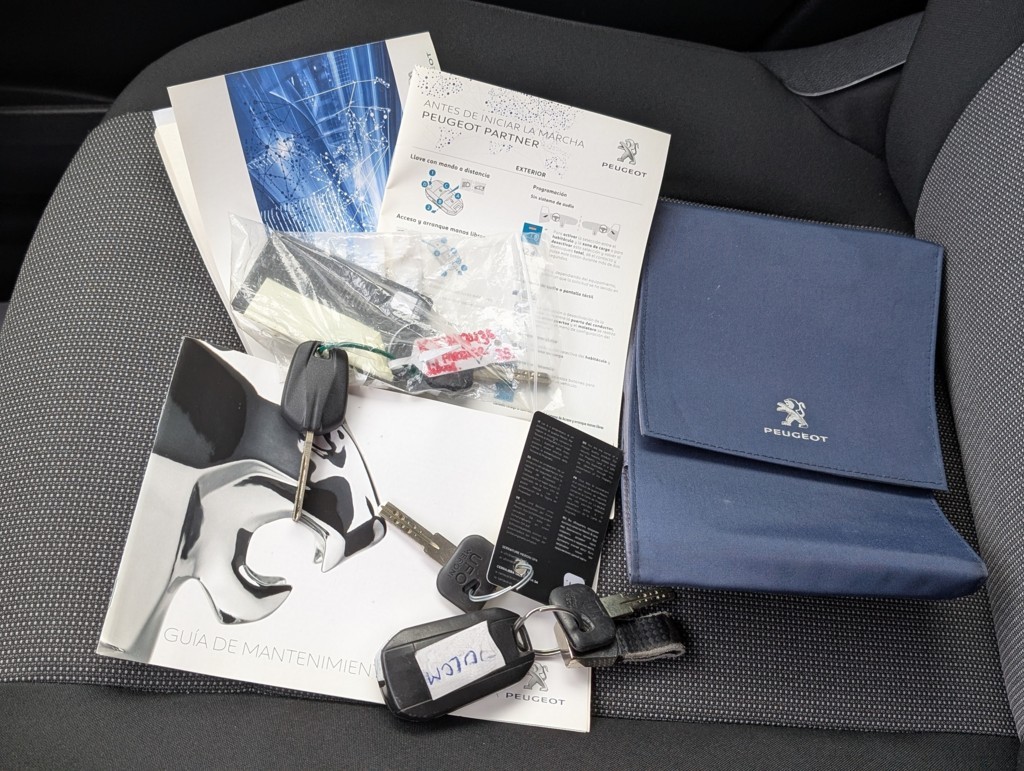 MIDCar coches ocasión Madrid Peugeot Partner Premium 1.6 BlueHDi Pantalla Freno eléctrico Etiqueta C IVA y Garantía Inc