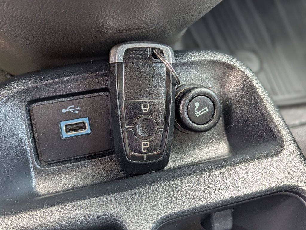 MIDCar coches ocasión Madrid Ford Transit Connect Van 1.5EcoBlue Sport 210  S&S 120Cv L2 Etiqueta C IVA y Garantía Incl