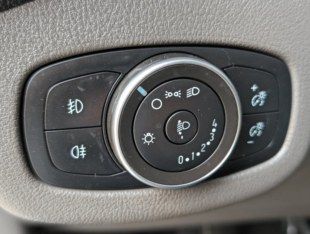 MIDCar coches ocasión Madrid Ford Transit Connect  3 Plazas 1.5EcoBlueTrend 210 L2 4 Puertas 100Cv IVA y Garantía Inc Etiqueta C