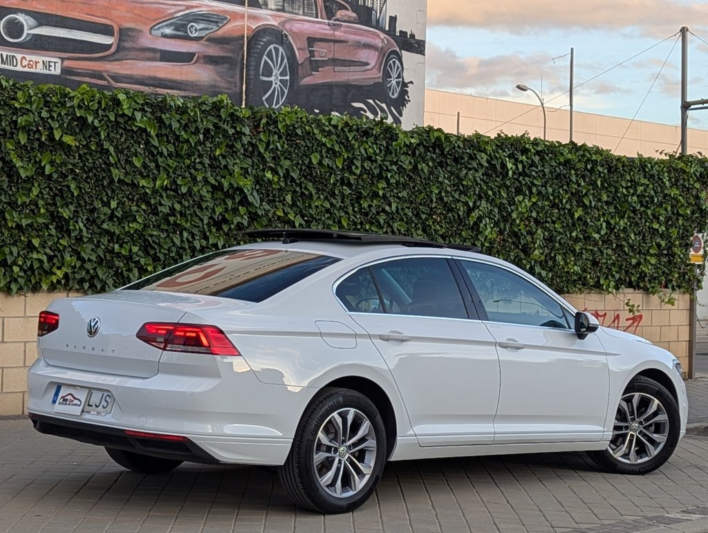 MIDCar coches ocasión Madrid Volkswagen Passat Executive 2.0Tdi 150Cv DSG7 Techo IVA Garantía Inc Nacional