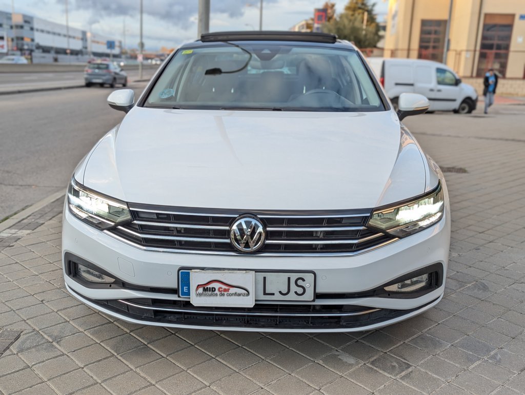 MIDCar coches ocasión Madrid Volkswagen Passat Executive 2.0Tdi 150Cv DSG7 Techo IVA Garantía Inc Nacional