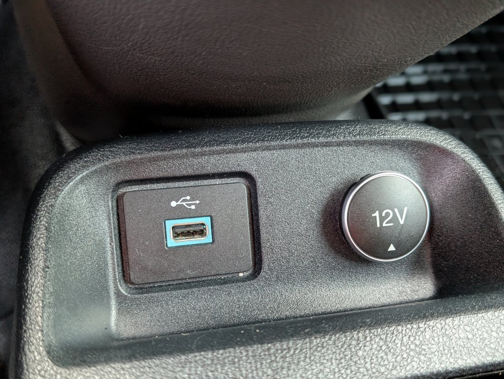 MIDCar coches ocasión Madrid Ford Transit Connect  1.5Tdci Trend 210 L2 4 Puertas Híbrido Diesel y  GLP Etiqueta Medioambiental ECO IVA y Garantía Inc