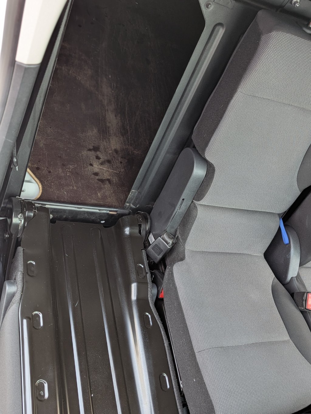 MIDCar coches ocasión Madrid Peugeot Partner Premium 1.6 BlueHDi 100Cv Etiqueta C IVA y Garantía Incl 3 Plazas