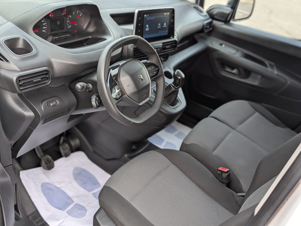 MIDCar coches ocasión Madrid Peugeot Partner Premium 1.6 BlueHDi 100Cv Etiqueta C IVA y Garantía Incl 3 Plazas