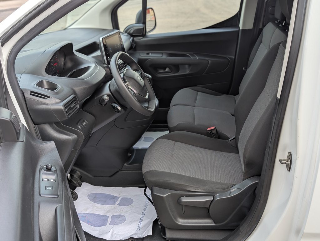 MIDCar coches ocasión Madrid Peugeot Partner Premium 1.6 BlueHDi 100Cv Etiqueta C IVA y Garantía Incl 3 Plazas