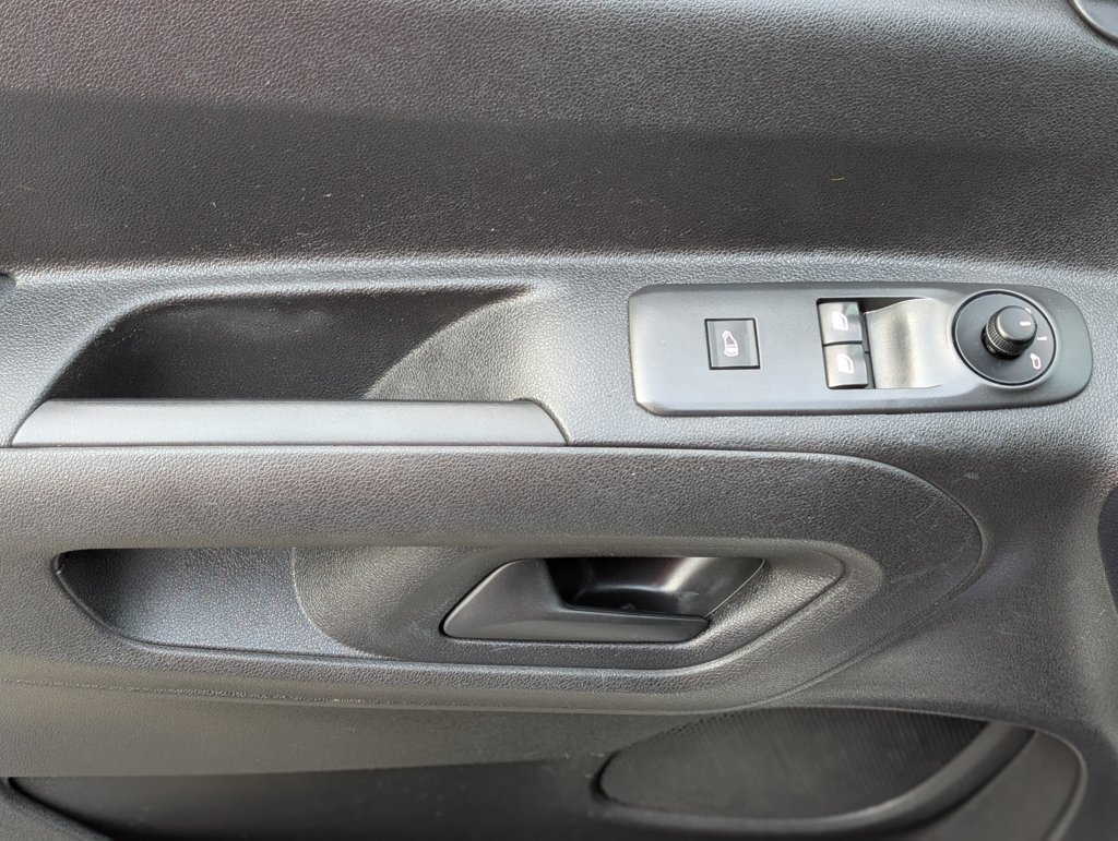 MIDCar coches ocasión Madrid Peugeot Partner Premium 1.6 BlueHDi 100Cv Etiqueta C IVA y Garantía Incl 3 Plazas