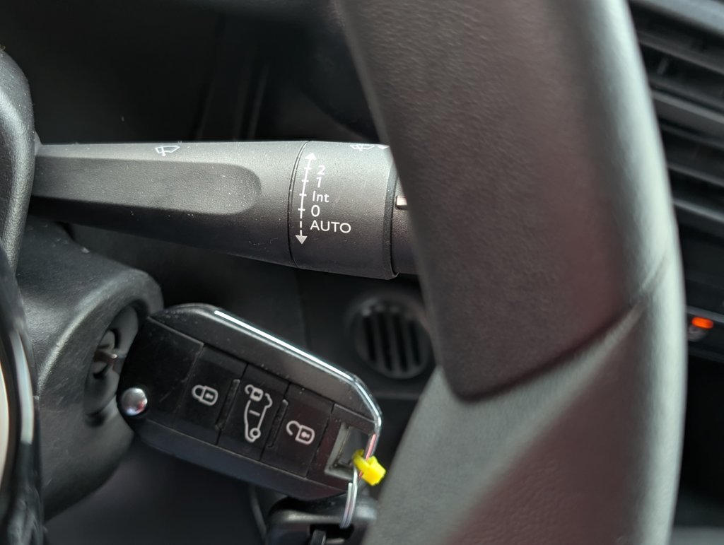 MIDCar coches ocasión Madrid Peugeot Partner Premium 1.6 BlueHDi 100Cv Etiqueta C IVA y Garantía Incl 3 Plazas