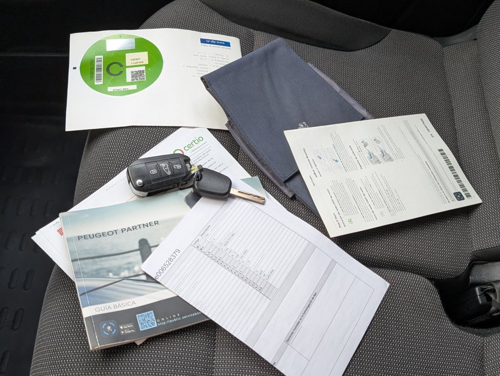 MIDCar coches ocasión Madrid Peugeot Partner Premium 1.6 BlueHDi 100Cv Etiqueta C IVA y Garantía Incl 3 Plazas