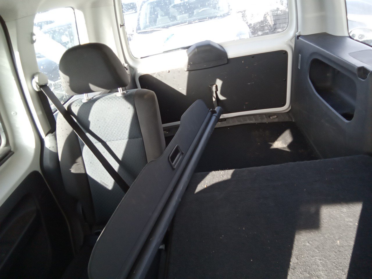 MIDCar coches ocasión Madrid Volkswagen Caddy Profesional Kombi 1.4 TGI/ GNC  BM 4 Puertas 110Cv Etiqueta ECO IVA Incl