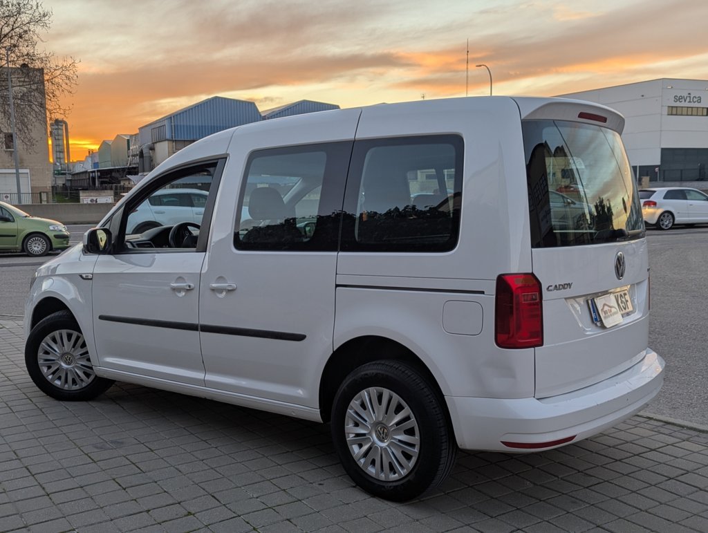 MIDCar coches ocasión Madrid Volkswagen Caddy Profesional Kombi 1.4 TGI/ GNC  BM 4 Puertas 110Cv Etiqueta ECO IVA Incl