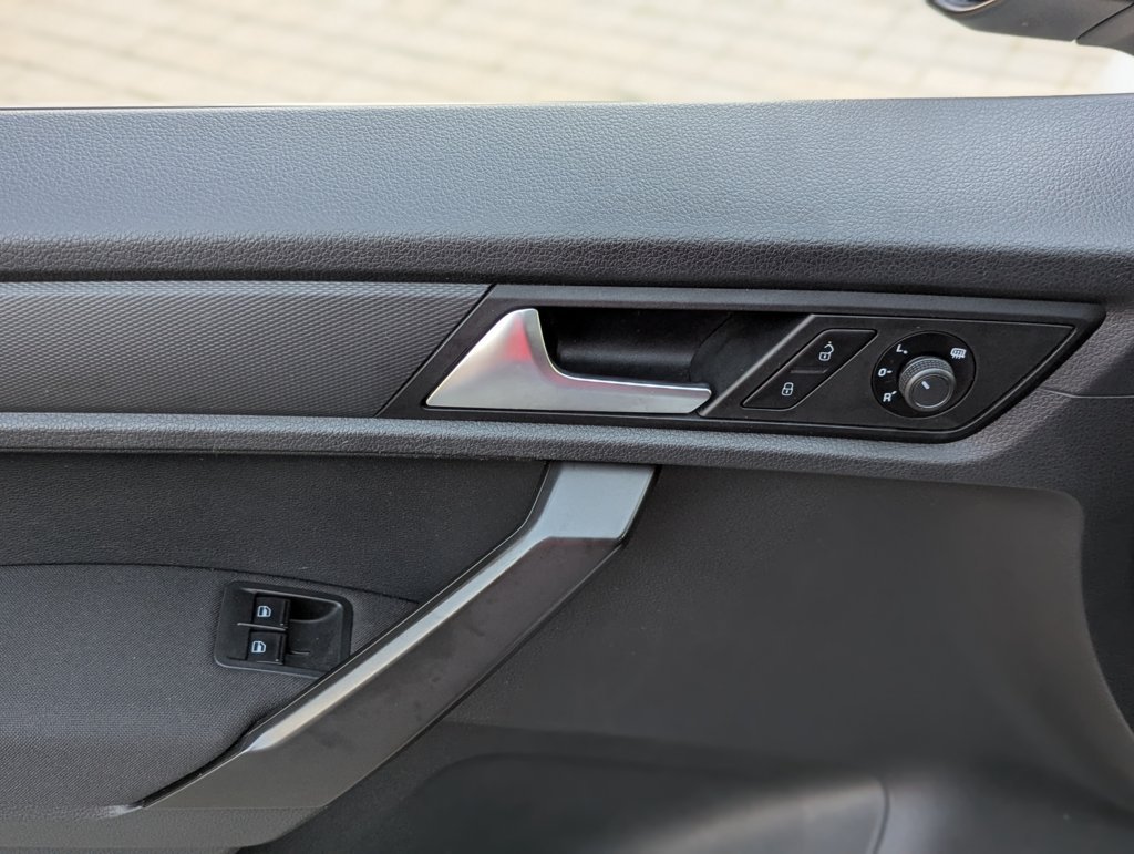 MIDCar coches ocasión Madrid Volkswagen Caddy Profesional Kombi 1.4 TGI/ GNC  BM 4 Puertas 110Cv Etiqueta ECO IVA Incl