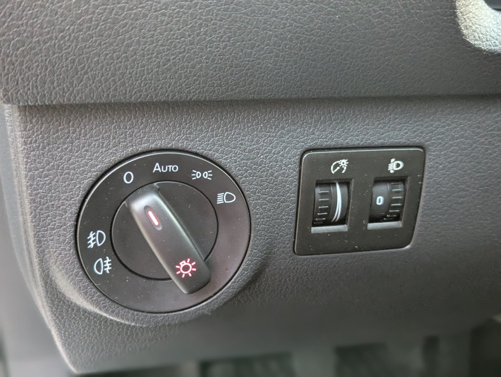 MIDCar coches ocasión Madrid Volkswagen Caddy Profesional Kombi 1.4 TGI/ GNC  BM 4 Puertas 110Cv Etiqueta ECO IVA Incl