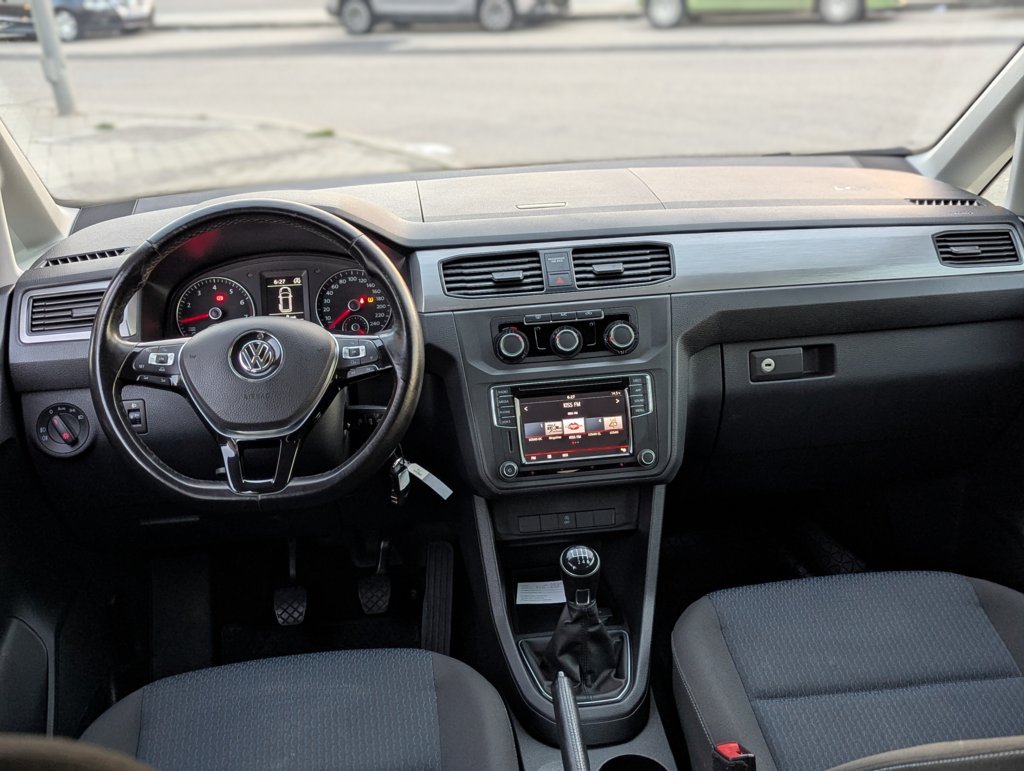 MIDCar coches ocasión Madrid Volkswagen Caddy Profesional Kombi 1.4 TGI/ GNC  BM 4 Puertas 110Cv Etiqueta ECO IVA Incl