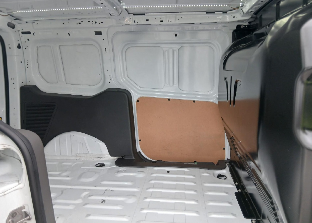 MIDCar coches ocasión Madrid Ford Transit Connect  1.5EcoBlueTrend 210 L2 4 Puertas 100Cv Nacional IVA y Garantía Incl Etiqueta C